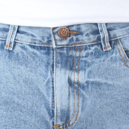 Bermuda de Jean Rígida | Denim Resistente con Detalles Desgastados